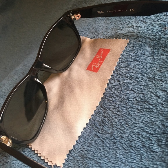Ray Ban New Wayfarer Classic Sunglasses - Picture 10 of 16